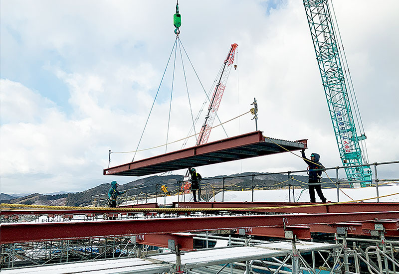 工場棟では、全天候型上屋システム(ADMパネル)を上屋養生に採用。積雪時の施工の安全性確保や効率化にも一役買った。